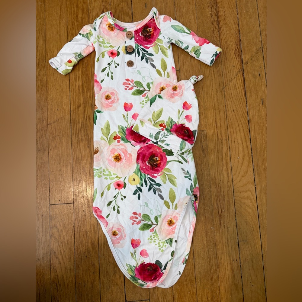 Caden Lane Knotted Gown/Hat